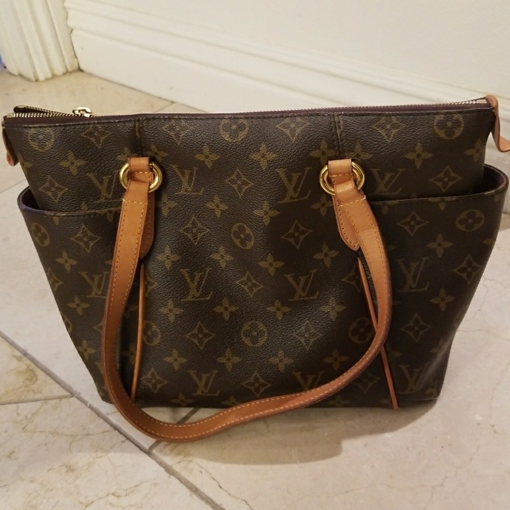 Authentic Louis Vuitton Totally LV PM
